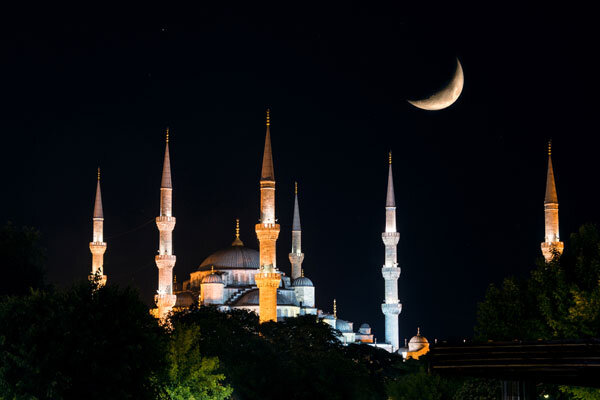 Millions of Muslims around world celebrating Eid al-Fitr 