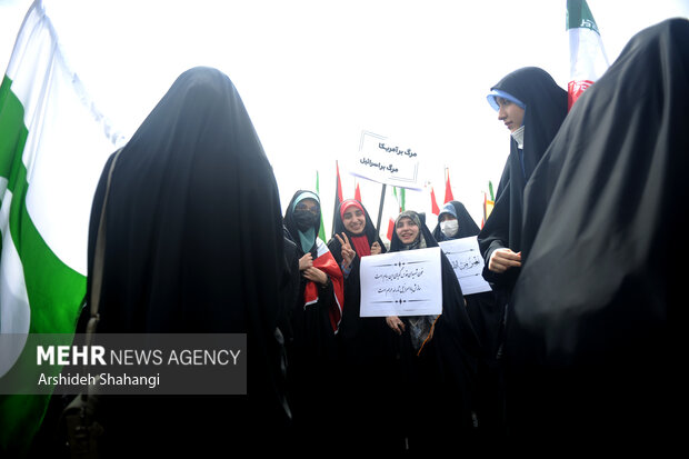 راهپیمایی روز جهانی قدس با حضور پرشور مردم در تهران برگزار شد