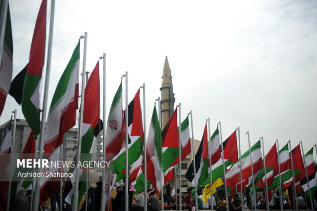 راهپیمایی روز جهانی قدس با حضور پرشور مردم در تهران برگزار شد