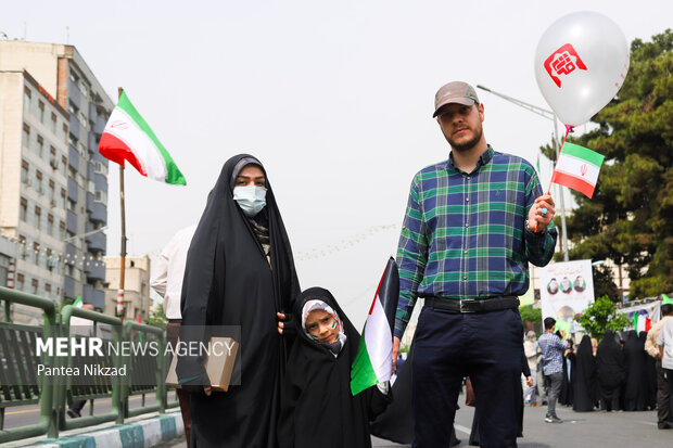 راهپیمایی روز جهانی قدس در تهران با حضور پرشور مردم برگزار شد