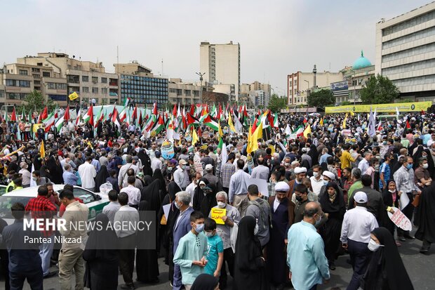 راهپیمایی روز جهانی قدس در تهران با حضور پرشور مردم برگزار شد