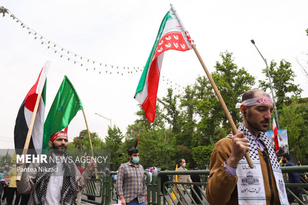 راهپیمایی روز جهانی قدس در تهران با حضور پرشور مردم برگزار شد