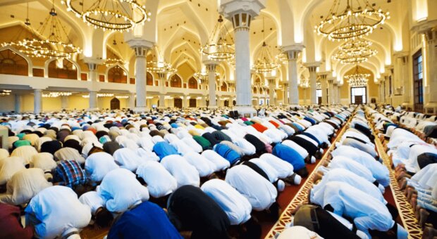 Millions of Muslims around world celebrating Eid al-Fitr 