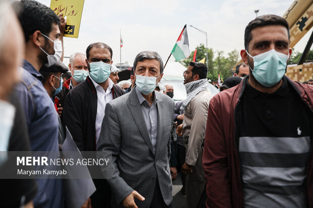 پرویز فتاح رئیس بنیاد مستضعفان در راهپیمایی روز جهانی قدس در تهران حضور یافت