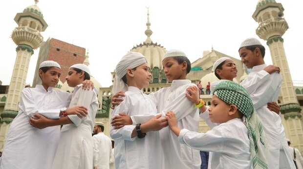 Millions of Muslims around world celebrating Eid al-Fitr 