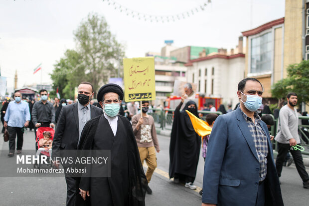 حجت السلام ابوترابی فرد امام جمعه موقت تهران در   راهپیمایی روز جهانی قدس مردم تهران حضور دارد