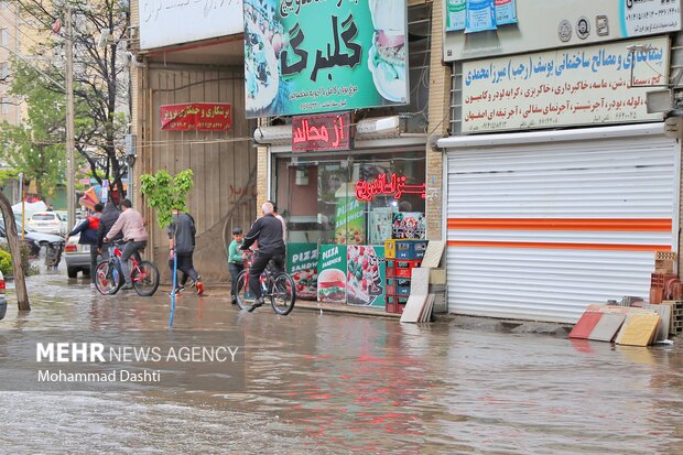 آب گرفتگی معابر در اردبیل