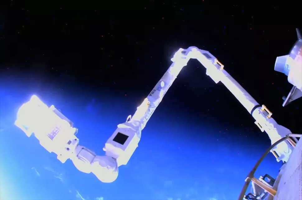 4133897 - بازوی رباتیک فضانوردان روس در ایستگاه فضایی نصب شد