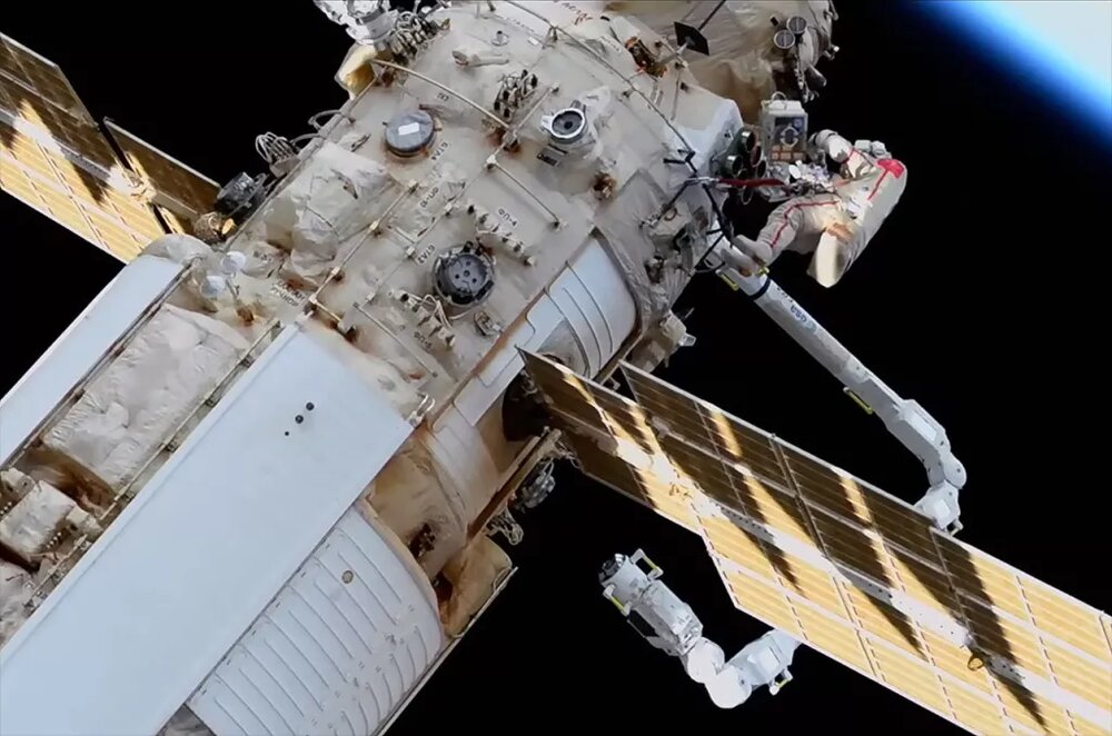 بازوی رباتیک فضانوردان روس در ایستگاه فضایی نصب شد