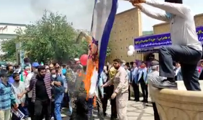 آتش زدم پرچم اسرائیل در شیراز
