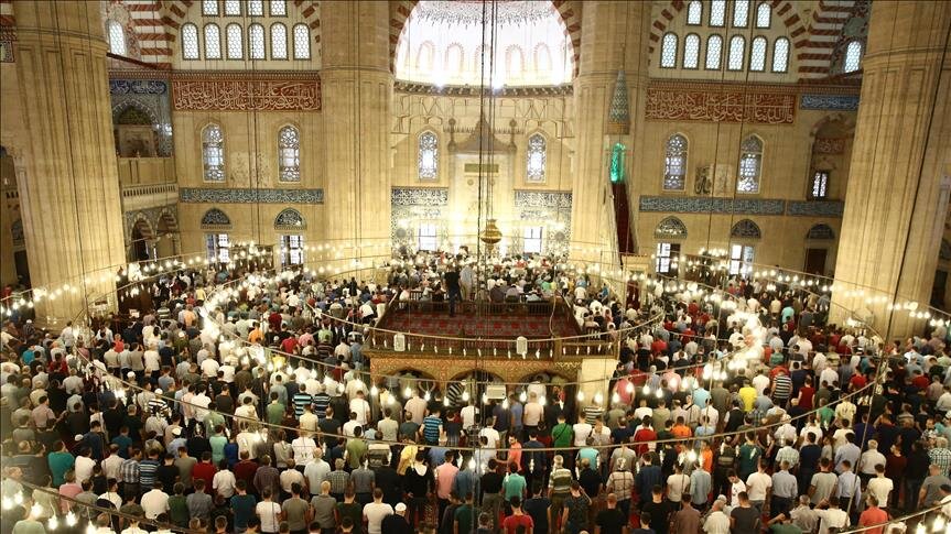 Millions of Muslims around world celebrating Eid al-Fitr 