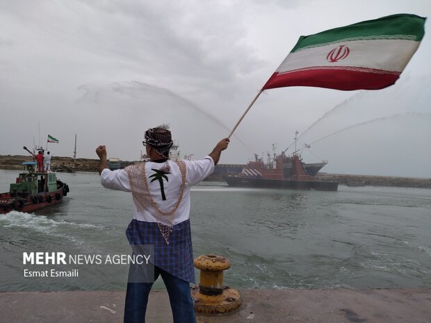 Iranians mark Persian Gulf National Day