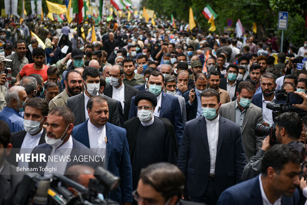 حجت الاسلام سید ابراهیم رئیسی صبح امروز جمعه ۹ اردیبهشت ۱۴۰۱ در مراسم راهپیمایی روز قدس در تهران حضور پیدا کرد