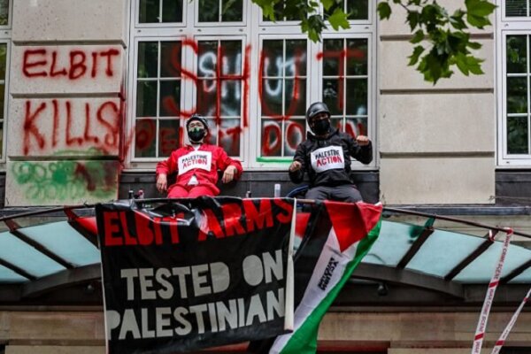 فعالان فلسطینی دفتر شرکت اسرائیلی در انگلیس را مسدود کردند