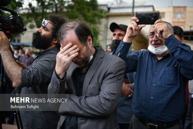 مراسم وداع با پیکر نادر طالب زاده مجری، مستندساز و تهیه کننده عصر شنبه ۱۰ اردیبهشت ماه ۱۴۰۱، در معراج شهدای تهران، برگزار شد.
