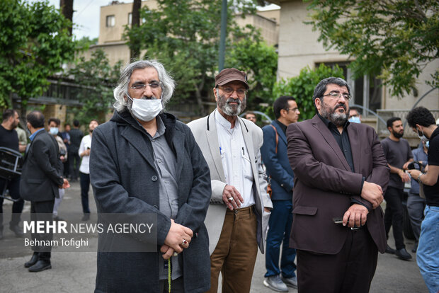 مراسم وداع با پیکر نادر طالب زاده مجری، مستندساز و تهیه کننده عصر شنبه ۱۰ اردیبهشت ماه ۱۴۰۱، در معراج شهدای تهران، برگزار شد.
