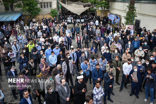 مراسم وداع با پیکر نادر طالب زاده مجری، مستندساز و تهیه کننده عصر شنبه ۱۰ اردیبهشت ماه ۱۴۰۱، در معراج شهدای تهران، برگزار شد.
