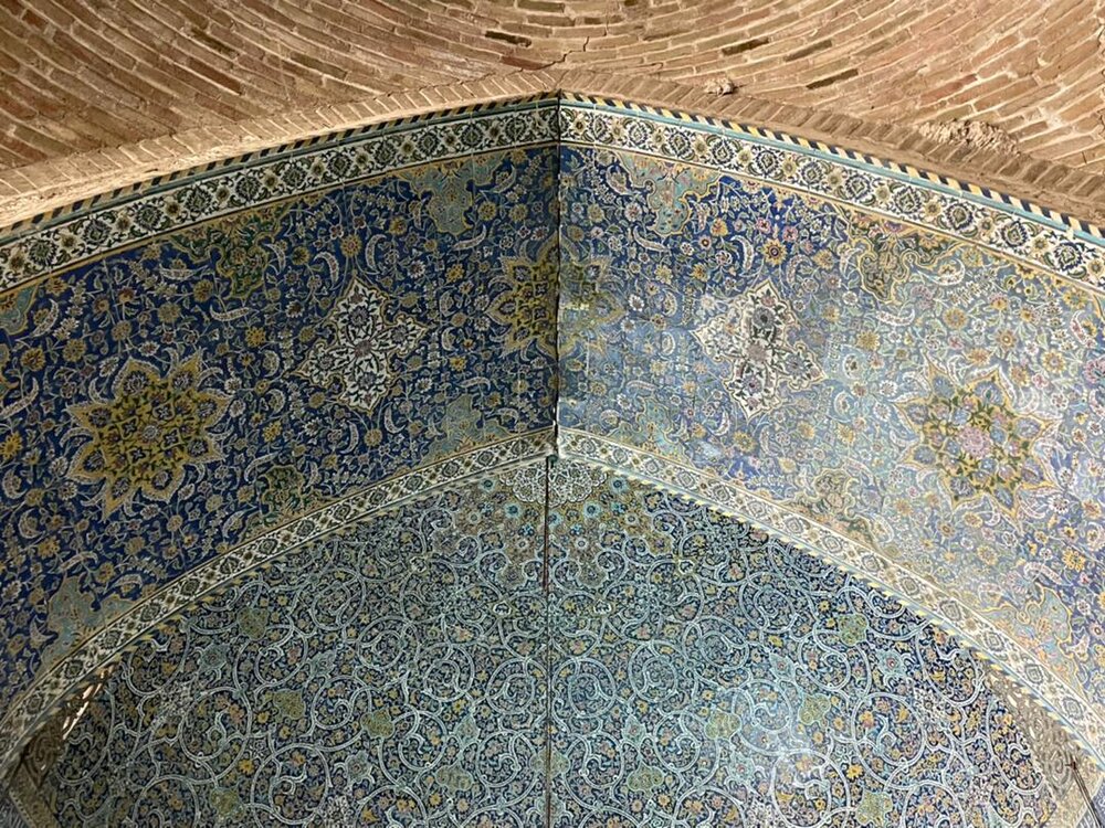 مشاهده فرونشست در مساجد تاریخی اصفهان 