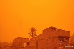 توقف پروازهای دو فرودگاه بغداد و نجف/ طوفان شدید گرد و غبار در کربلا+ فیلم