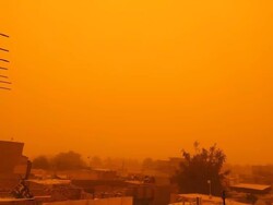 العراق... العاصفة الترابية تشتد وتسبب بانعدام تام للرؤية