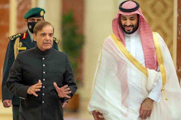 ولیعهد عربستان سعودی با نخست وزیر پاکستان گفتگو کرد