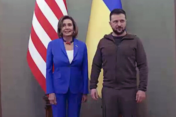 Pelosi visits Kyiv, meets with Ukraine president