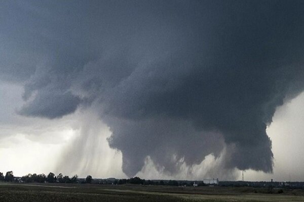 Tornado leaves trail of destruction in Kansas suburb (+VIDEO)