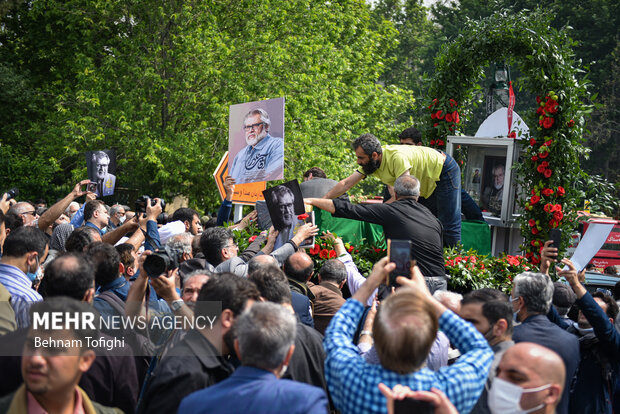 مراسم تشییع پیکر نادر طالب‌زاده صبح امروز یکشنبه ۱۱ اردیبهشت ۱۴۰۱ از مقابل مسجد بلال سازمان صدا و سیما برگزار شد