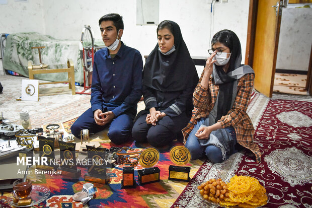 دیدار استاندار فارس با خانواده دانش آموز نخبه شیرازی