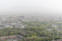 وزش شدید باد همراه با توده گرد و غبار مهمان زنجانی ها می شود