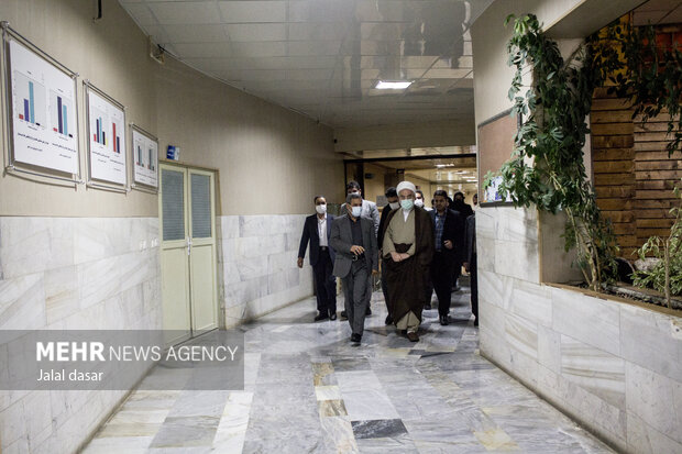 دیدار نماینده ولی فقیه در کردستان با پدران و مادران خانه سالمندان سنندج