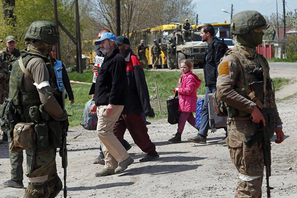 خروج غیر نظامیان از ماریوپل در اوکراین آغاز شد