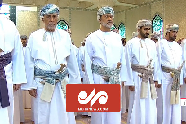 سلطان عمان در نماز عید فطر شرکت کرد 