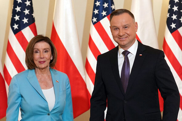 «پلوسی» با رئیس جمهور لهستان دیدار کرد