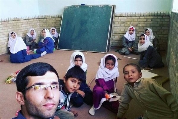 روز معلم را بیش از همه باید به معلمان مناطق محروم تبریک گفت 