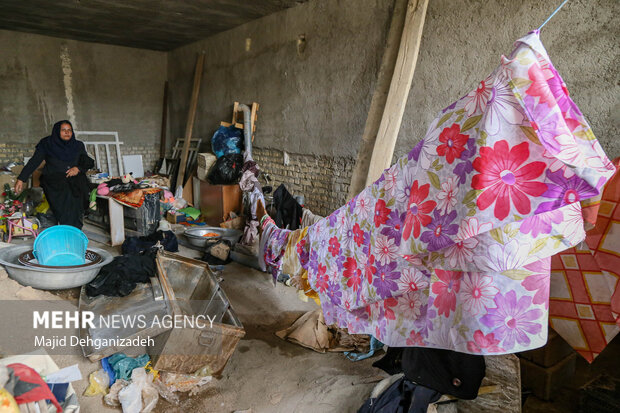اسکان سیل زدگان یزد در چادرهای امدادی