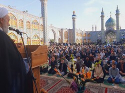 برپایی نماز عید سعید فطر در دارالشهدای آران و بیدگل