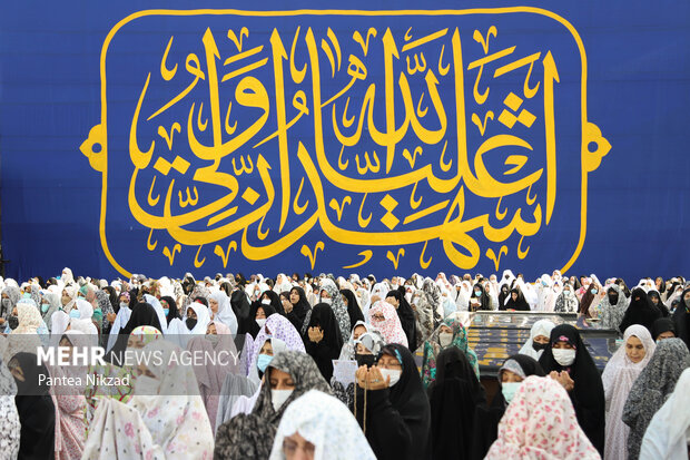 نماز عید فطر صبح روز سه شنبه در آستان مبارک امام زاده صالح (ع) با حضور پرشور مردم برگزار شد