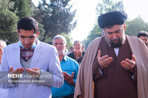 اقامه نماز عید سعید فطر در ورامین