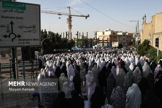 اقامة صلاة عيد الفطر في جميع انحاء الجمهورية الاسلامية الايرانية