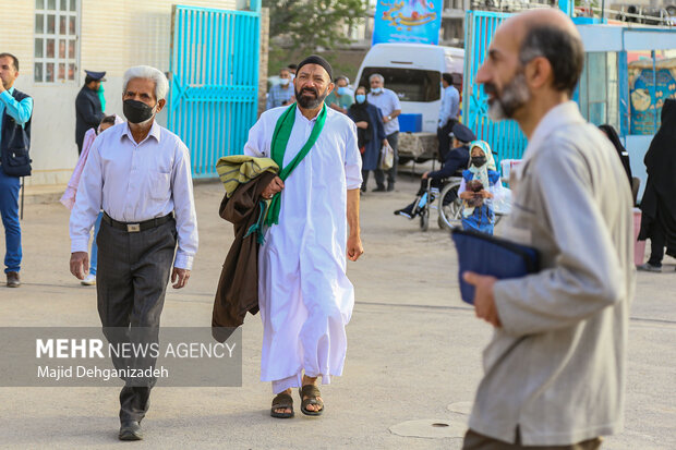 نماز عید سعید فطر در امامزاده سید جعفر محمد(ع) یزد