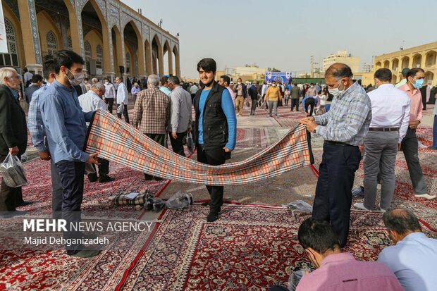 نماز عید سعید فطر در امامزاده سید جعفر محمد(ع) یزد