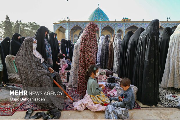 نماز عید سعید فطر در امامزاده سید جعفر محمد(ع) یزد