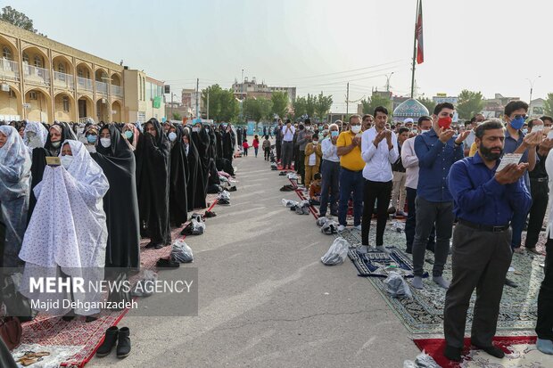 نماز عید سعید فطر در امامزاده سید جعفر محمد(ع) یزد