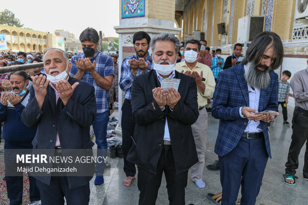 نماز عید سعید فطر در امامزاده سید جعفر محمد(ع) یزد
