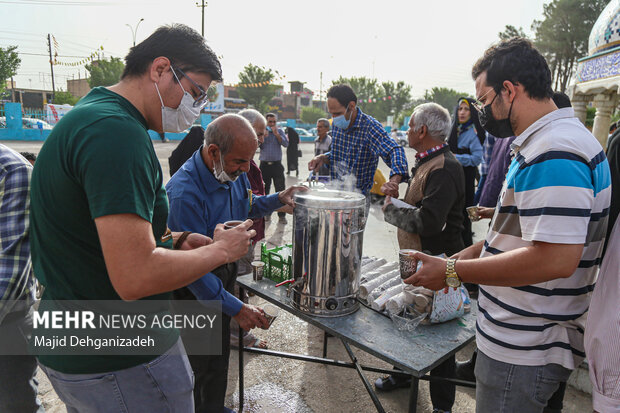 نماز عید سعید فطر در امامزاده سید جعفر محمد(ع) یزد