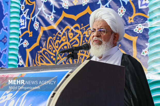 نماز عید سعید فطر در امامزاده سید جعفر محمد(ع) یزد