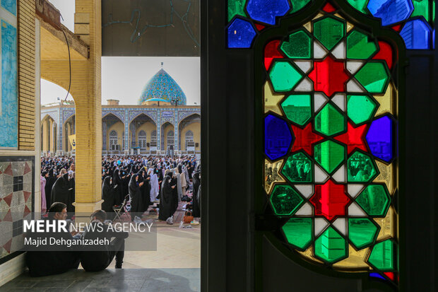 نماز عید سعید فطر در امامزاده سید جعفر محمد(ع) یزد