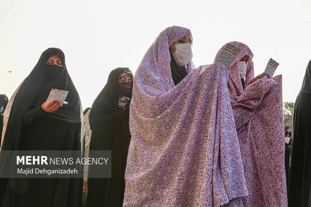 نماز عید سعید فطر در امامزاده سید جعفر محمد(ع) یزد