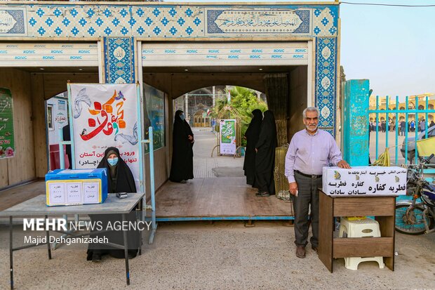 نماز عید سعید فطر در امامزاده سید جعفر محمد(ع) یزد